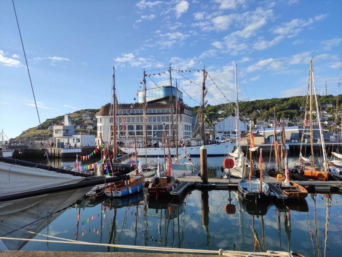 Le Reflet Des Voiles Face Au Port De Fecamp Lägenhet Exteriör bild