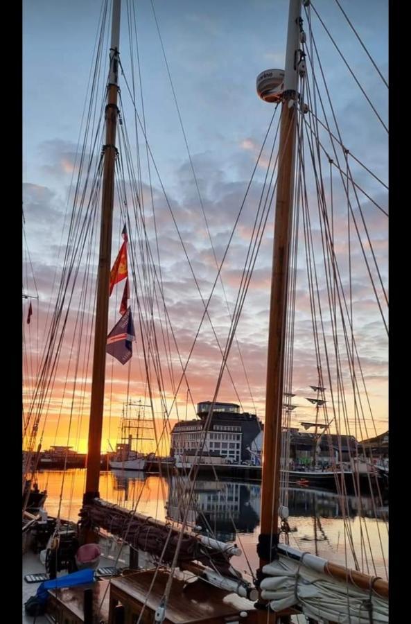 Le Reflet Des Voiles Face Au Port De Fecamp Lägenhet Exteriör bild